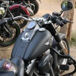 Motos estacionadas em encontro de motociclistas