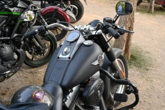 Motos estacionadas em encontro de motociclistas