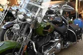 Motos estacionadas em encontro de motociclistas