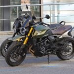 Moto Morini Seiemmezzo verde estacionada